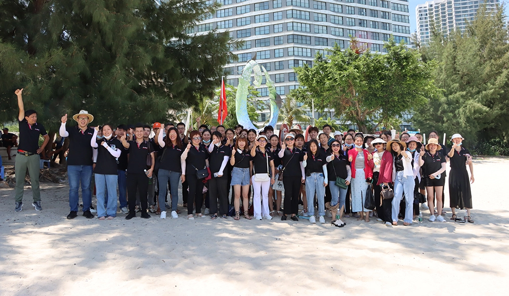 Teambuilding-Aktivit&auml;ten am Strand im Sommer