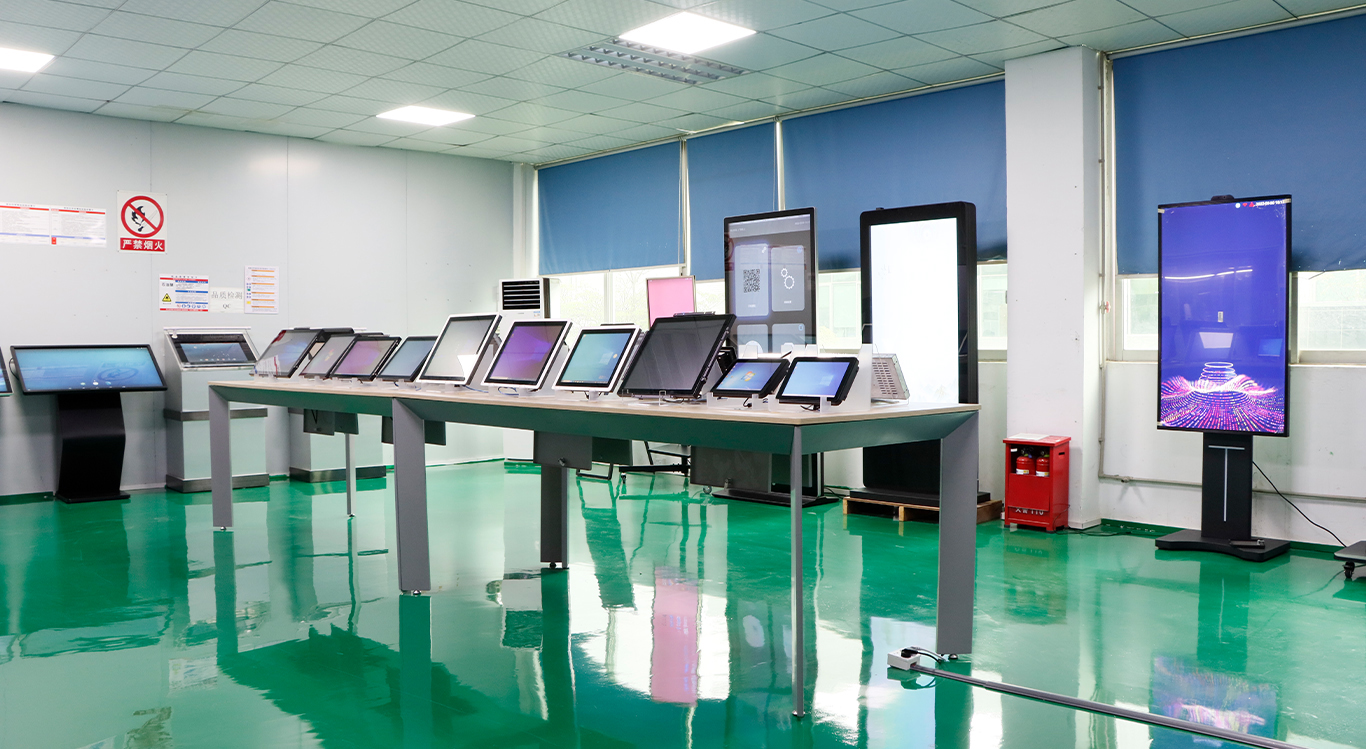 Ausstellungsraum f&uuml;r Touchscreen-Monitore